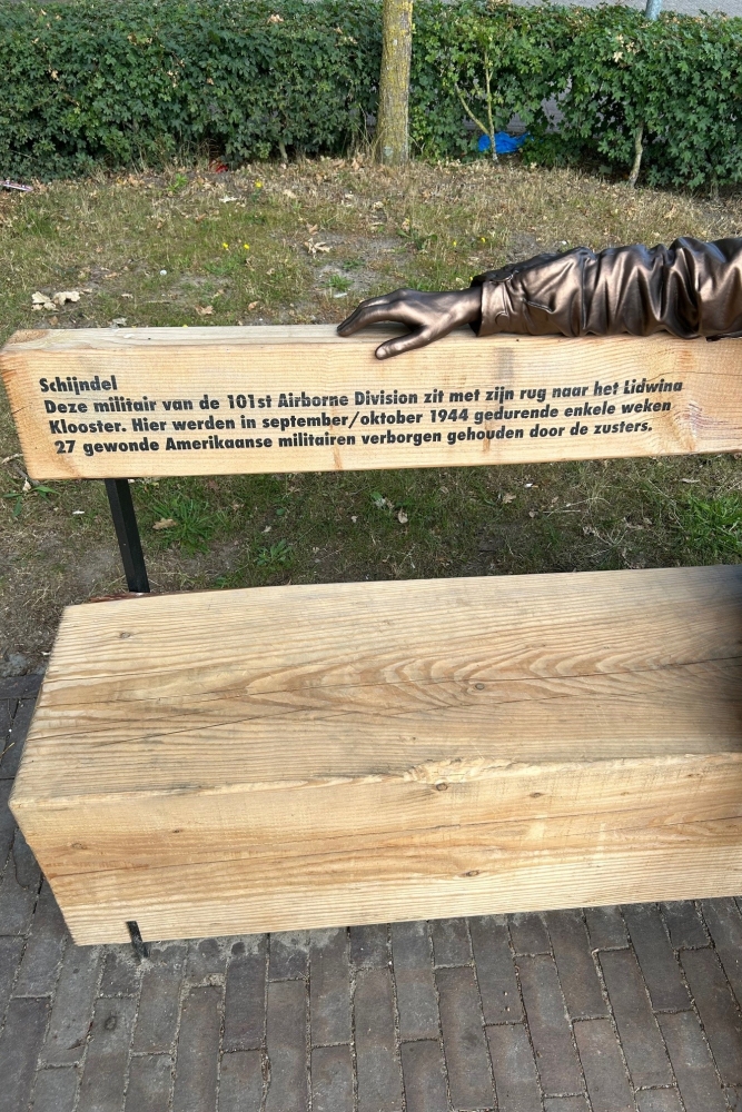 Memorial US Paratrooper Schijndel #2