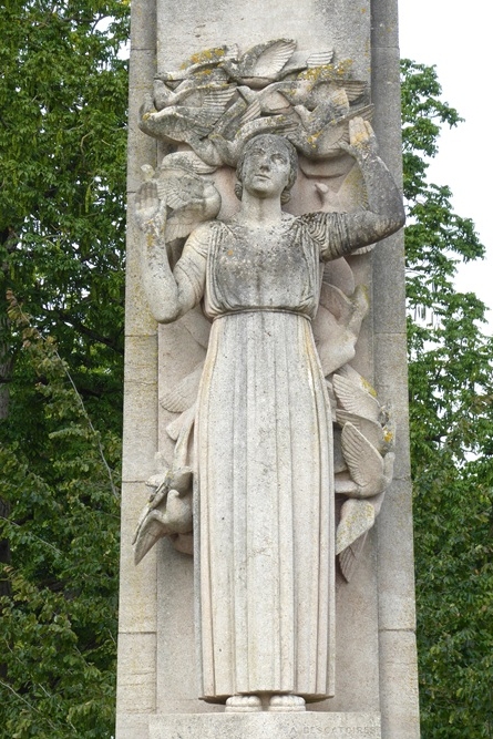 Monument Postduiven Lille #3