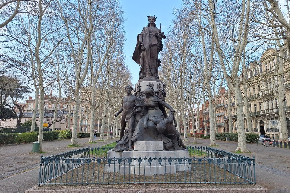 Monument to the fighters of 1870-1871