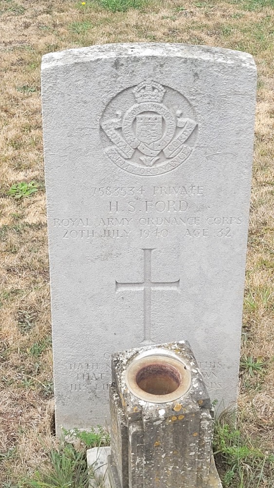 Commonwealth War Graves Christ Church Churchyard #3