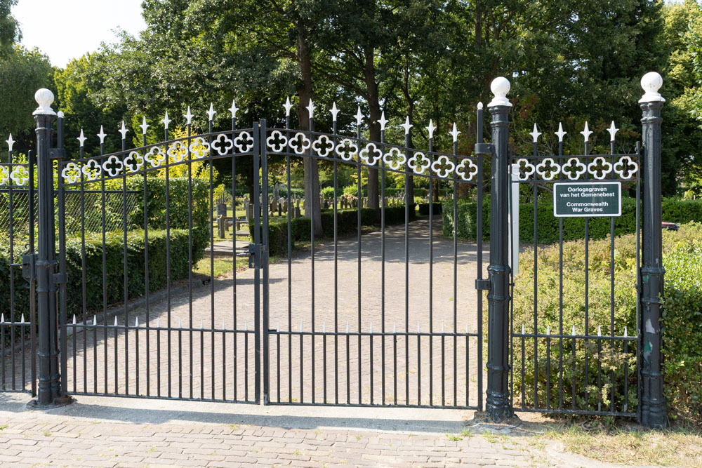 Oorlogsgraven van het Gemenebest Kamperland #4