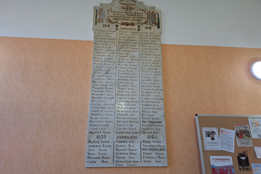 Plaque commemorating the students and teachers who died in the war
