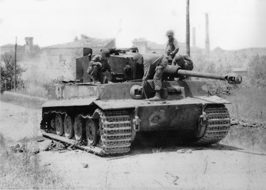 Informatiebord: Uitschakeling Tigertank door Shermantank Cecina #3