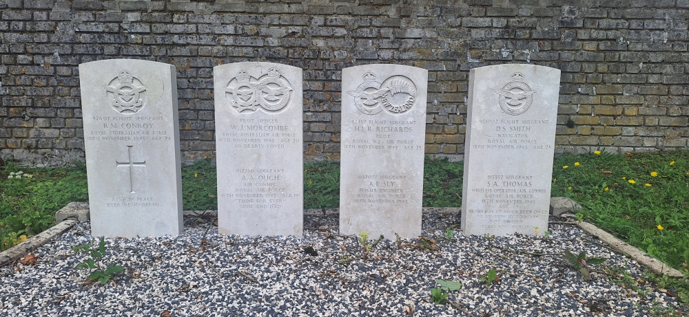 Commonwealth War Graves Lachalade Churchyard #1