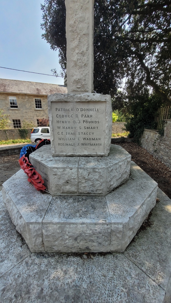 Oorlogsmonument Bourton #4
