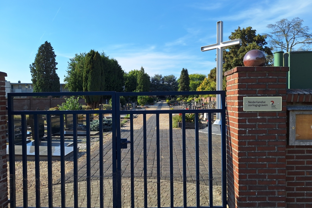 Dutch War Graves Reuver #1