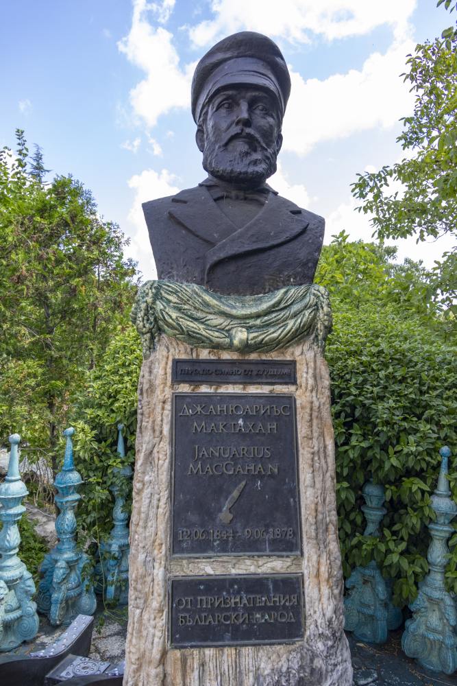 Monument voor Januarius MacGahan #2