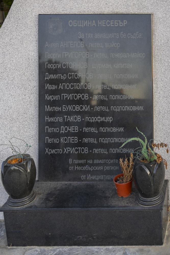 Monument Piloten Nessebar #2