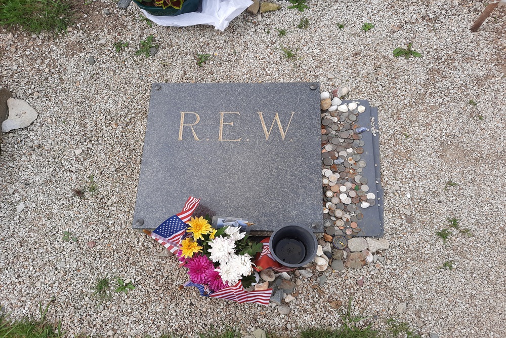 Grave Sergeant Robert E. Wright #2