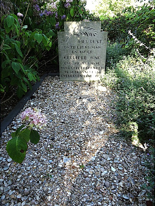 Dutch War Grave Bleskensgraaf #2