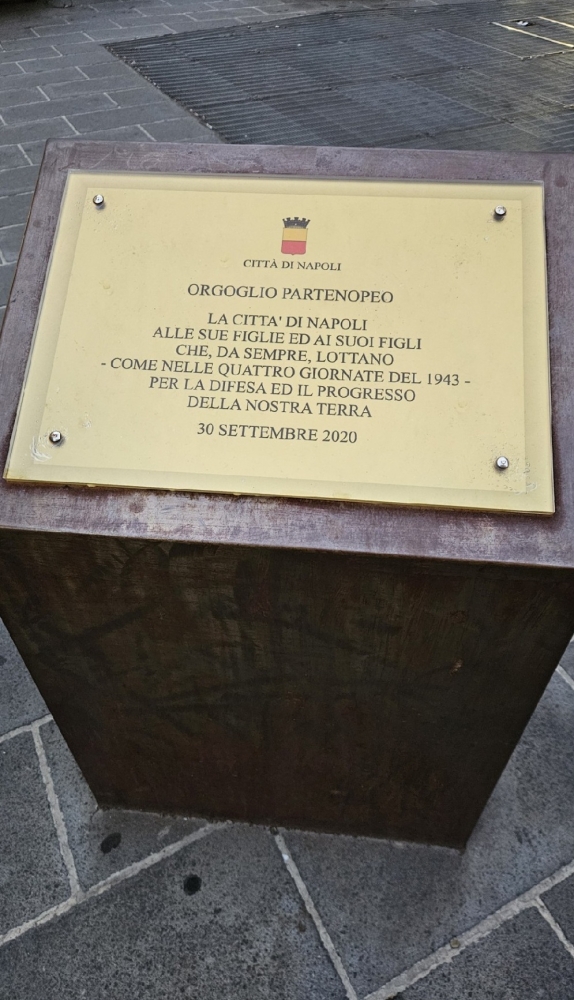 Gedenkteken Dag van de Napolitaanse Trots  #2