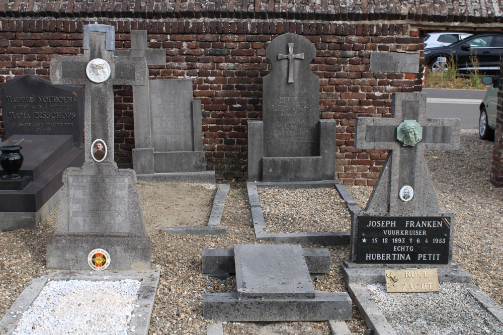 Belgische Graven Oudstrijders Stokkem Oude Begraafplaats #3