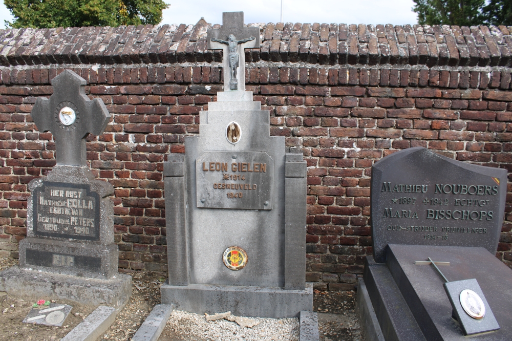 Belgische Oorlogsgraven Stokkem Oude Begraafplaats	