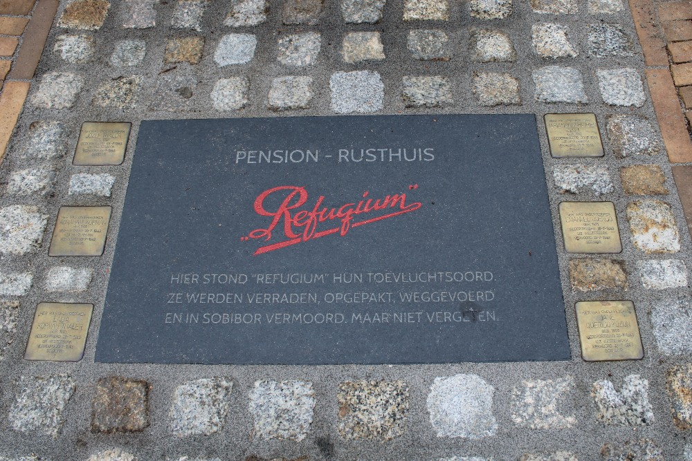 Stolpersteine Zwaluwenweg 1