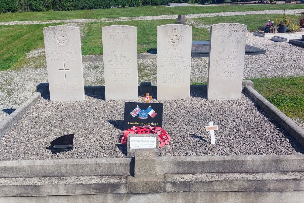 Oorlogsgraven van het Gemenebest Gemeentelijke Begraafplaats Voué #2