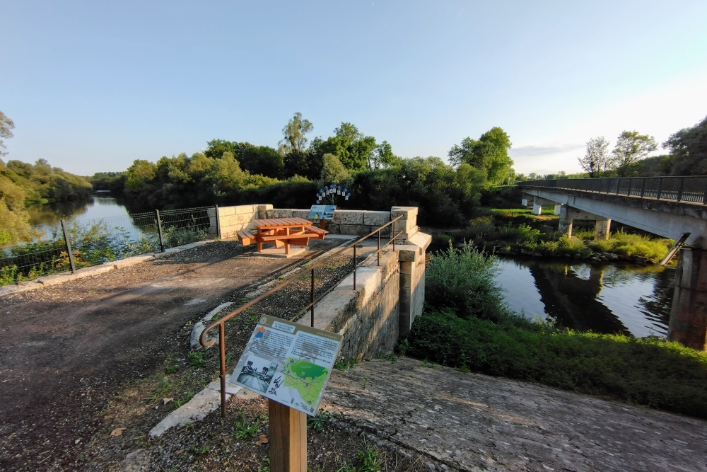 Restanten Brug Demarcatielijn Loue Rivier
