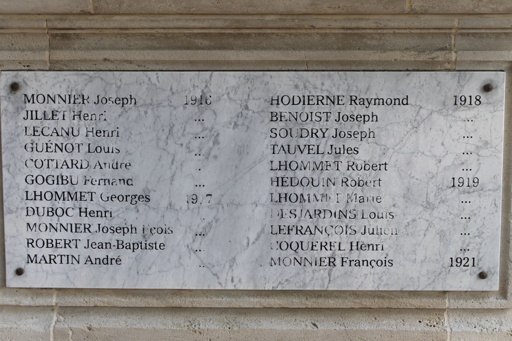 Oorlogsmonument Saint-Pierre-en-Port #6