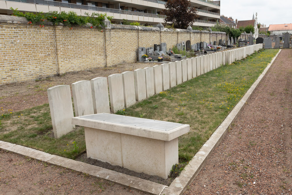 Commonwealth War Graves Communal Cemetery Malo-les-Bains #6