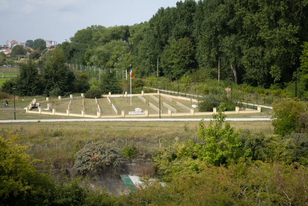 Franse Oorlogsbegraafplaats Fort des Dunes Leffrinckoucke #6