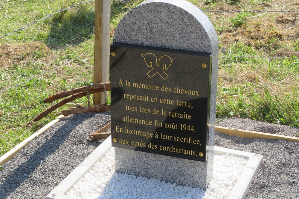 Memorial Perished Horses Heurteauville #1
