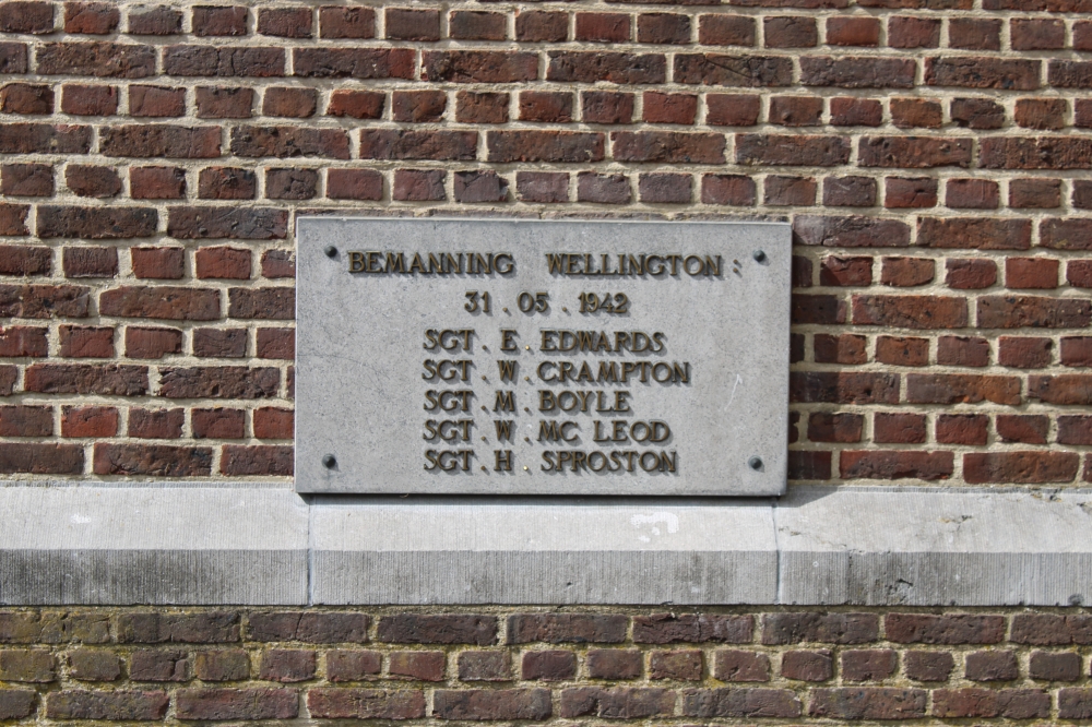 Memorial Wellington Z1614 KO-R #2
