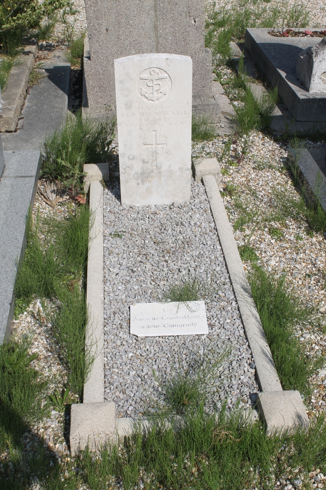Commonwealth War Grave Sassetot-le-Mauconduit #1