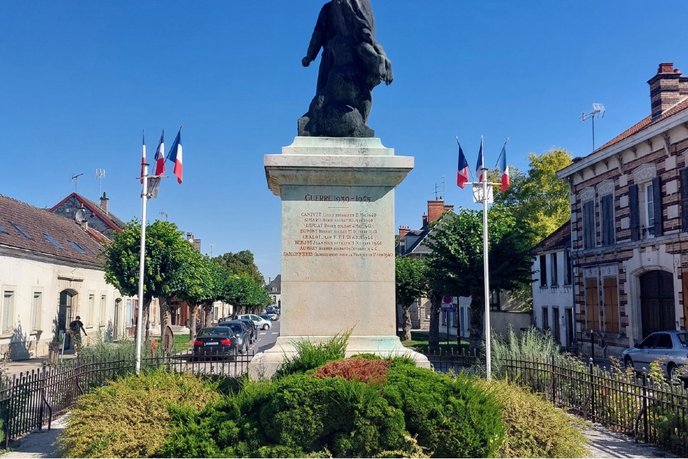 War Memorial  Arcis-sur-Aube #3