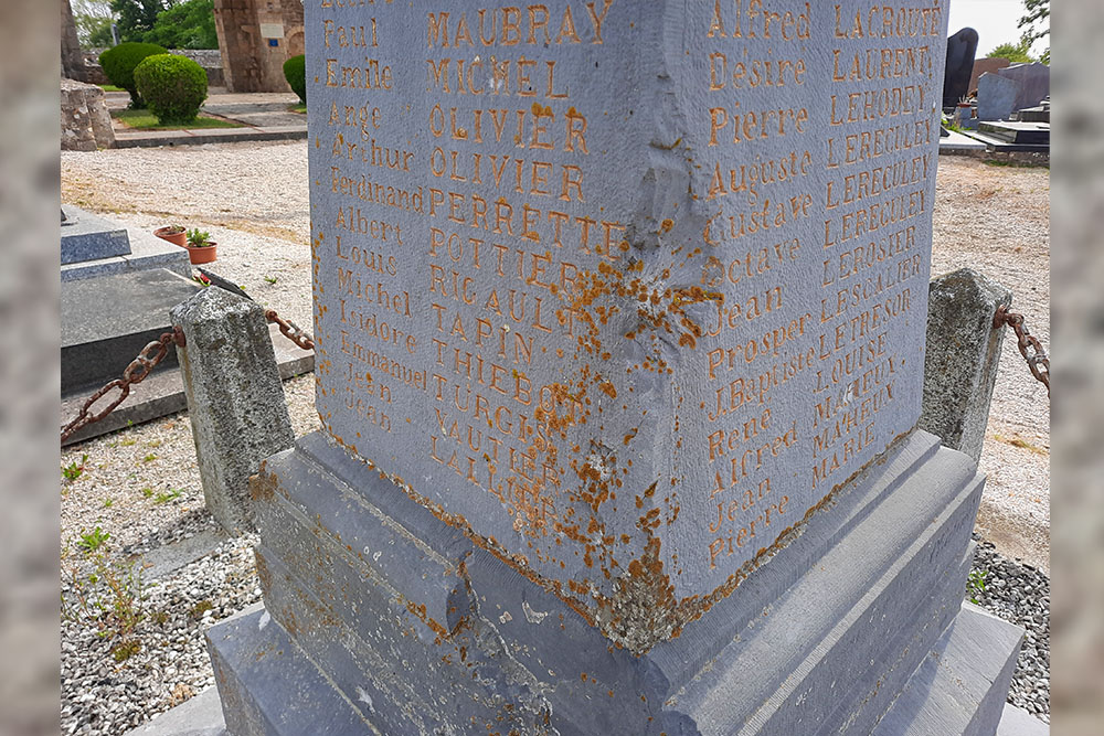 Oorlogsmonument Graignes #2