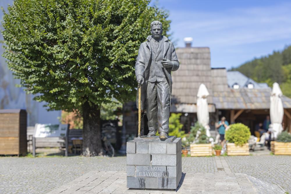 Monument Veljko Vlahovic