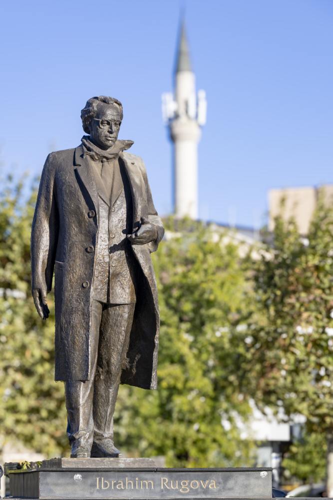Statue Ibrahim Rugova #2