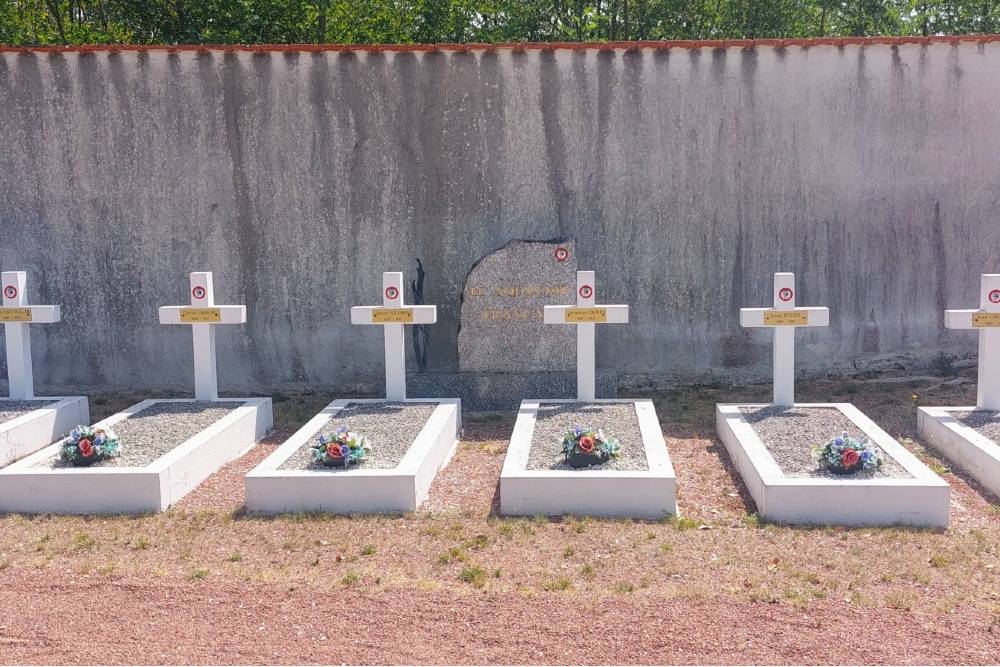 Oorlogsgraven Le Coteau #2