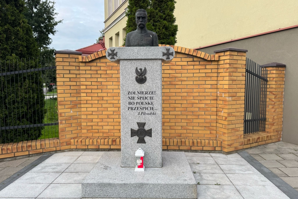 Memorial  Józef Piłsudski Augustov