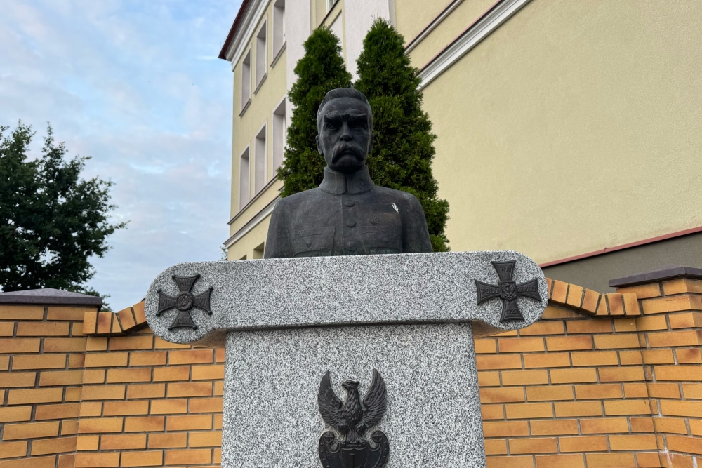 Monument Józef Piłsudski Augustov #2
