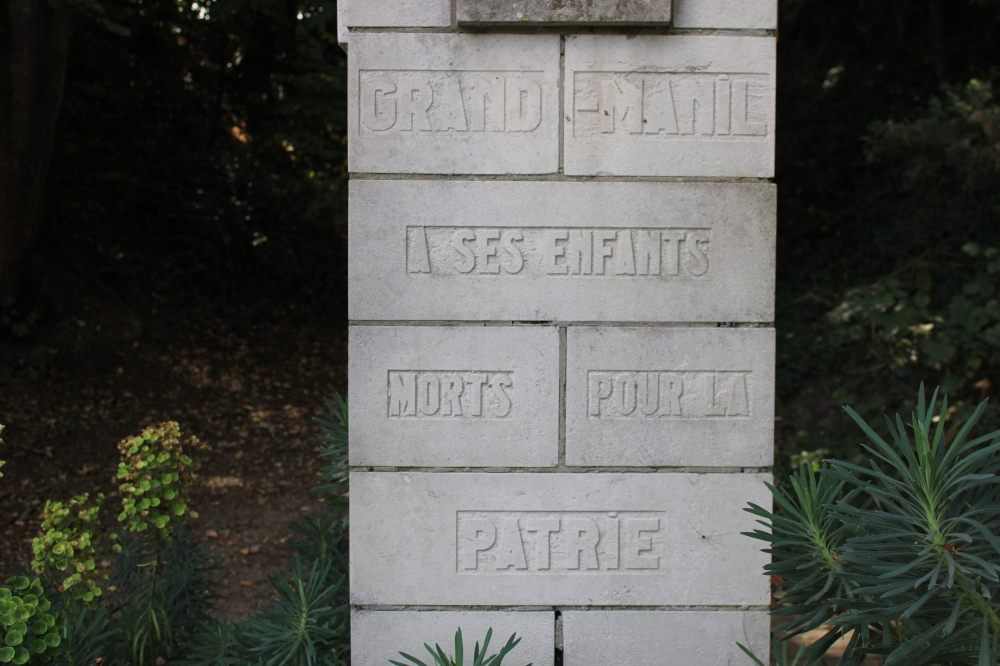 War Memorial Grand-Manil #2