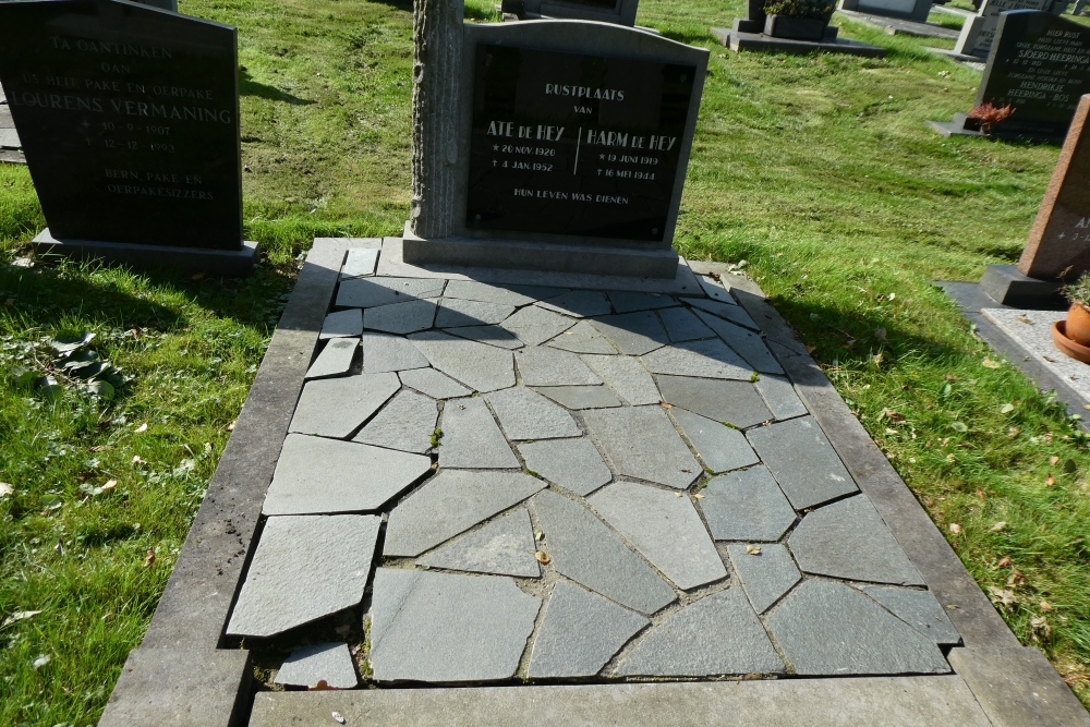 Nederlandse Oorlogsgraven Algemene Begraafplaats Sintjohannesga #2