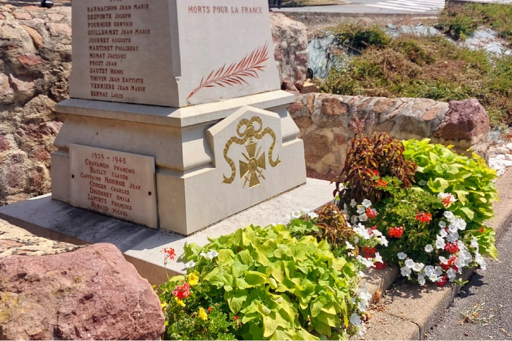War Memorial Perreux #5
