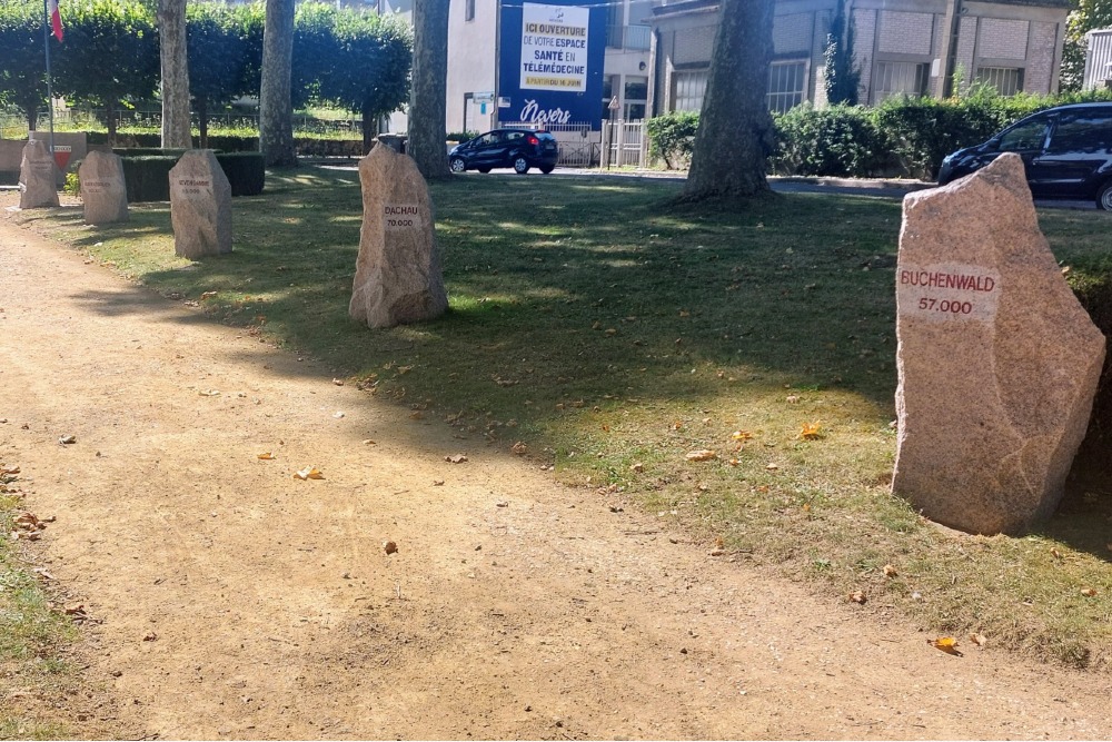 Monument voor de Gedeporteerden van de Regio van la Nievre #3