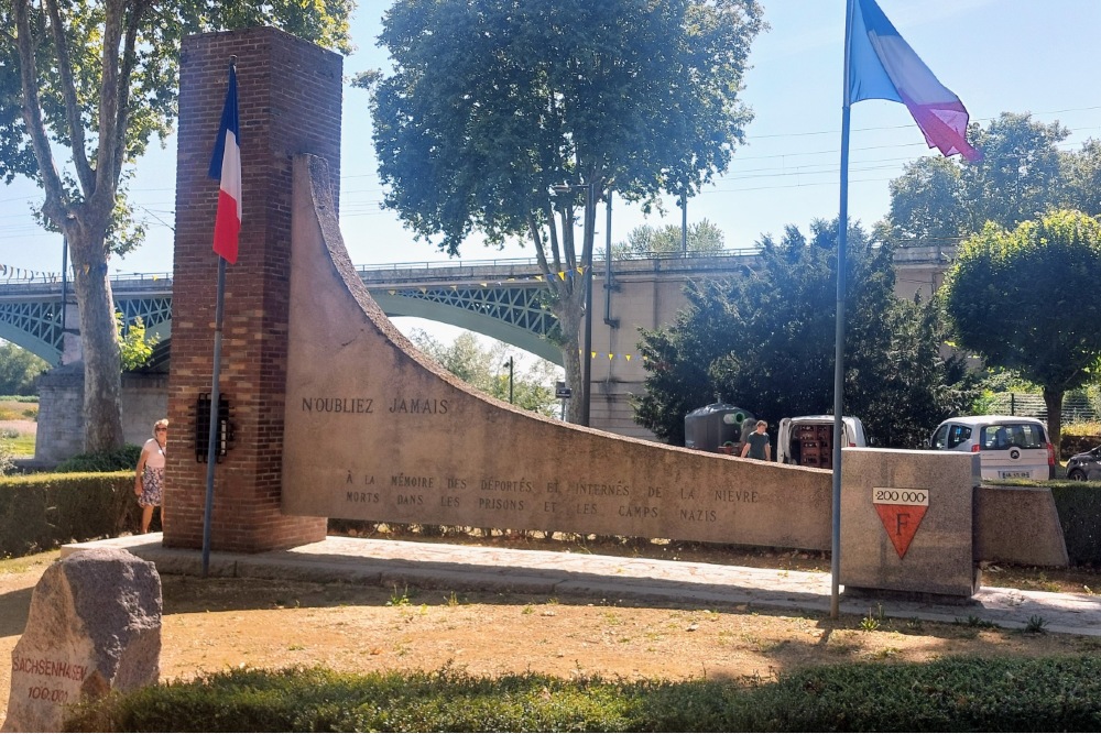 Monument voor de Gedeporteerden van de Regio van la Nievre #2