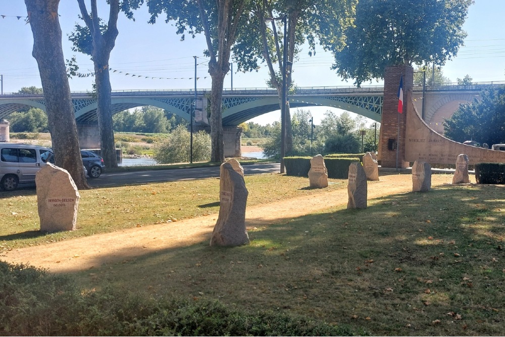 Monument voor de Gedeporteerden van de Regio van la Nievre #6