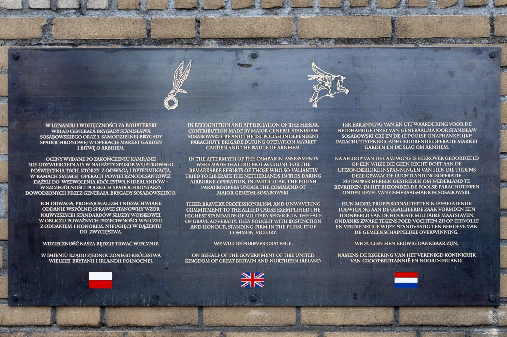 Memorial recognition of the First Polish Independent Parachute Brigade by the British government #1
