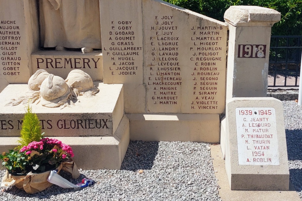 War Memorial Prémery #2