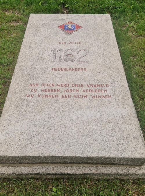 Nederlandse Grafzerk Plein der Naties KZ Flossenburg #1