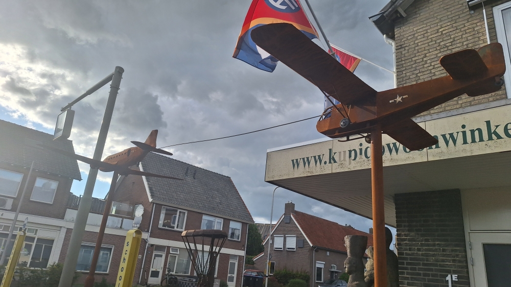 Gedenkteken Dakota en Glider #6