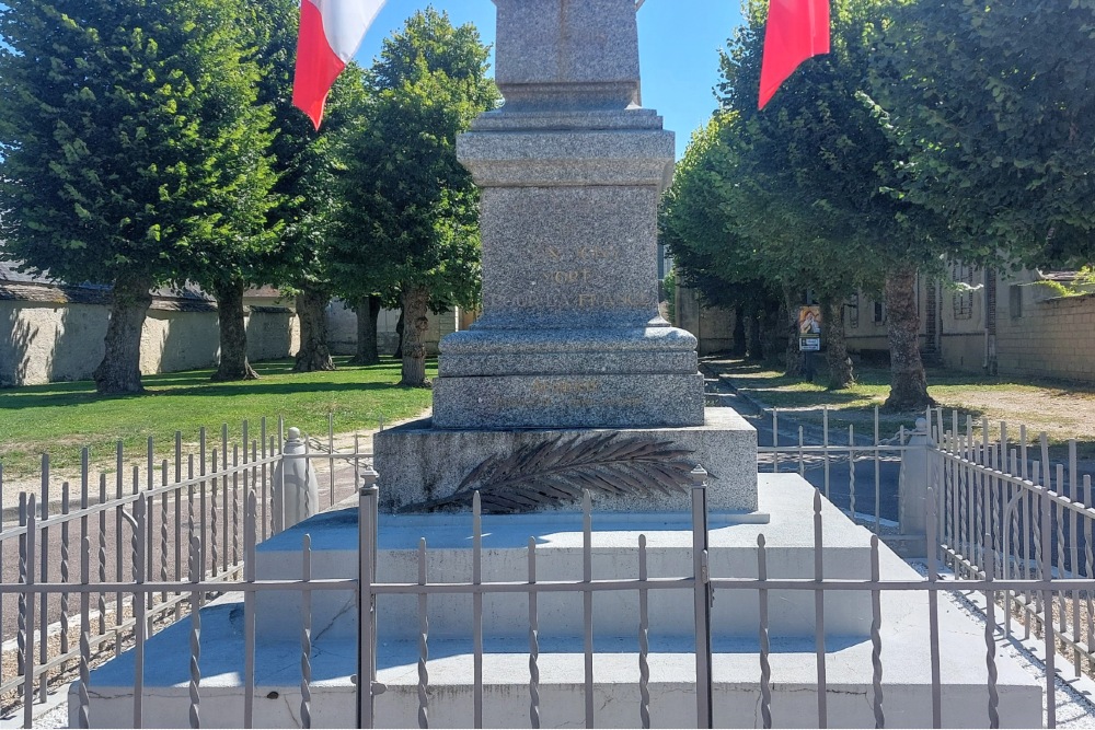 Oorlogsmonument Pontigny #2