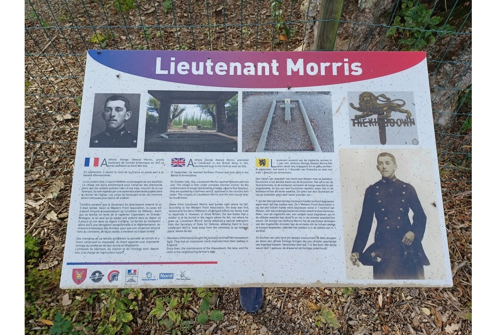 Isolated Commonwealth War Grave Méteren #4