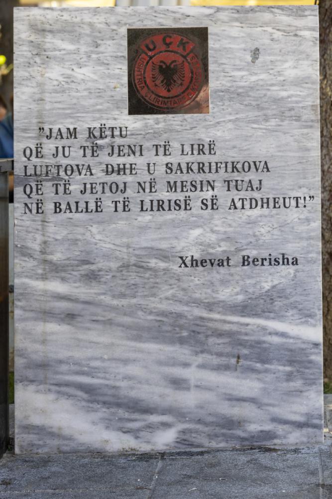 Standbeeld Xhevat A. Berisha #3