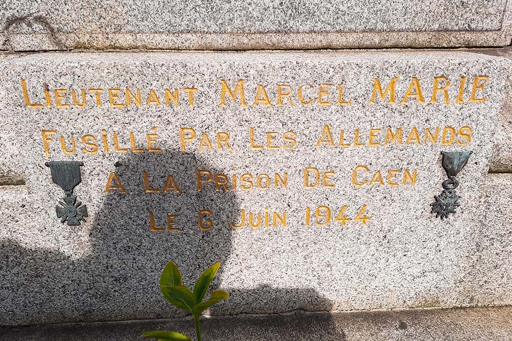 War Memorial Épinay-sur-Odon #2