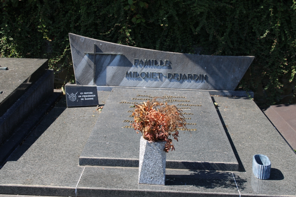 Belgische Graven Oudstrijders Rhisnes Nieuwe Begraafplaats #3