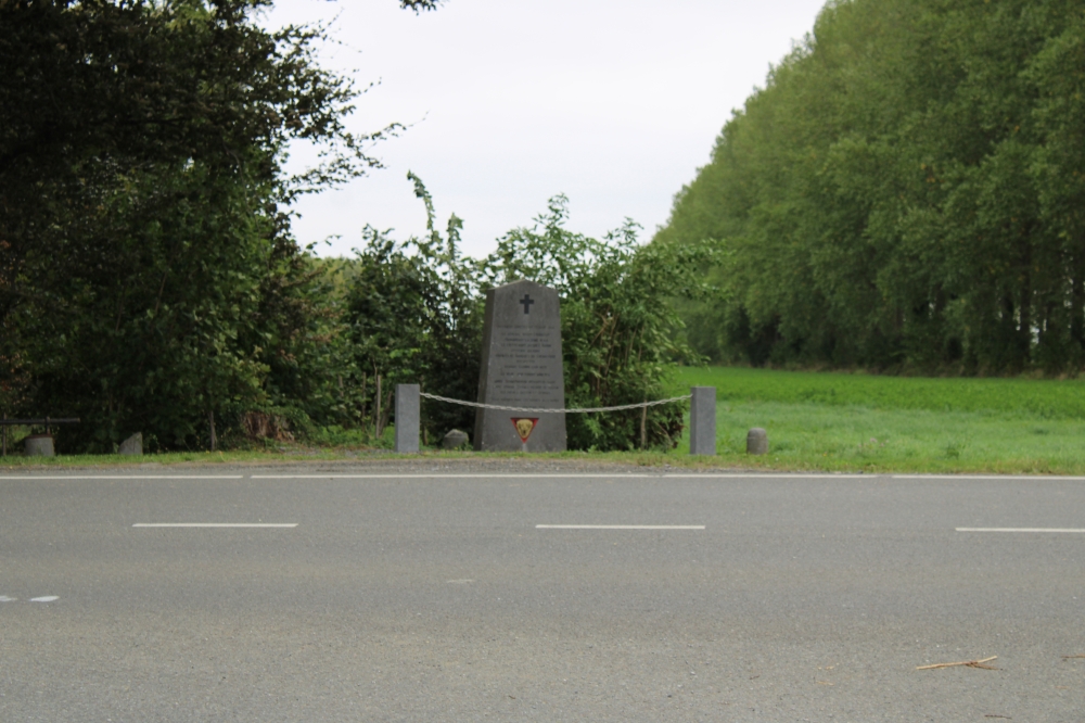 Monument Verzet Château d'Ostin #1