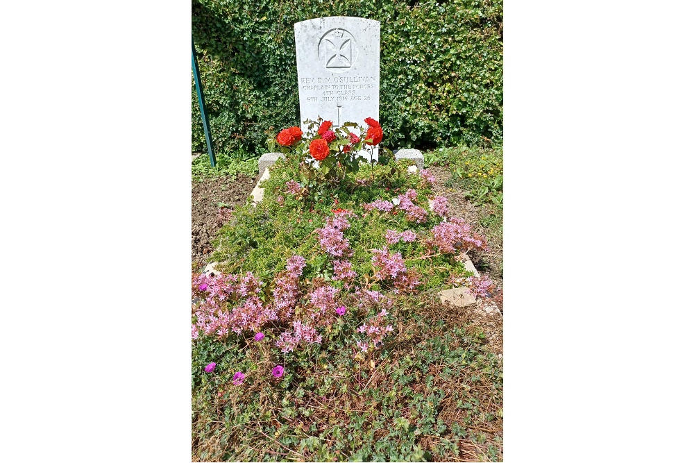 Oorlogsgraven van het Gemenebest Bouzincourt #3